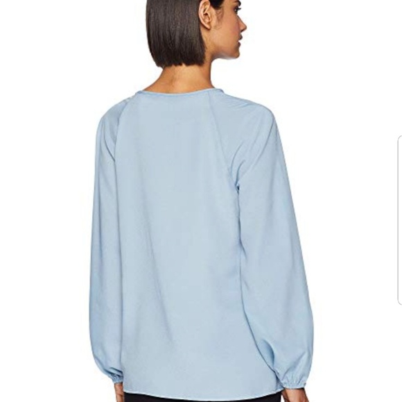 🛑*SOLD*🛑 BCBG MAXAZRIA Blouse - Picture 3 of 3